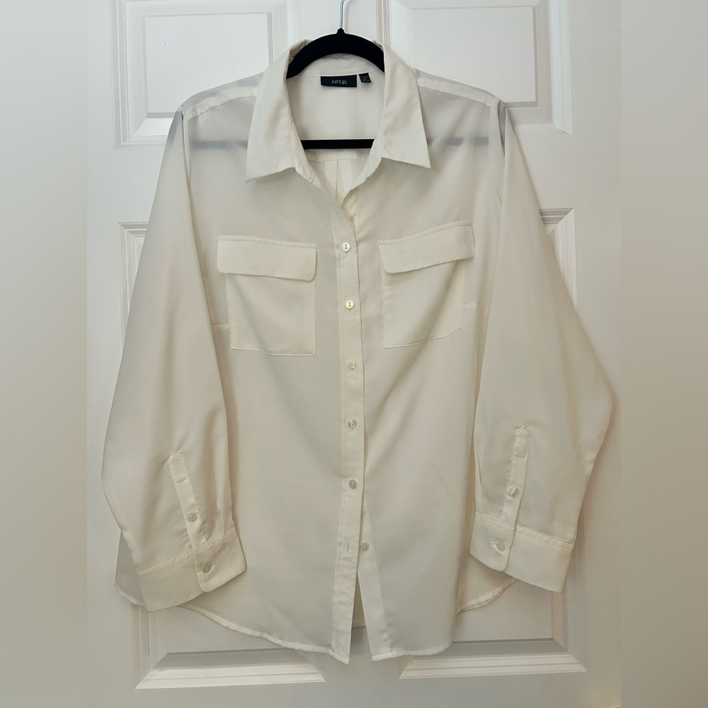NWOT ‘Wardrobe Staple’ Blouse
